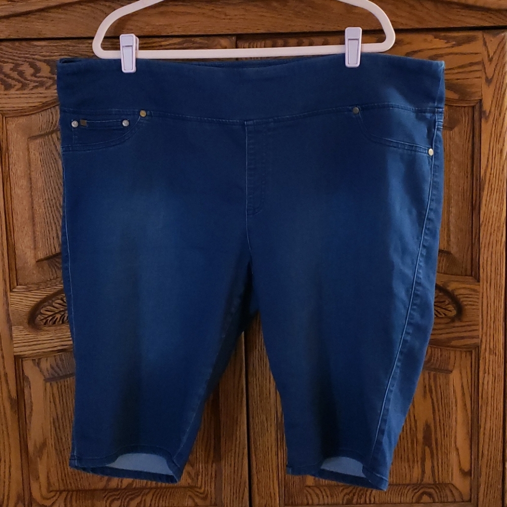 Stretch denim capris